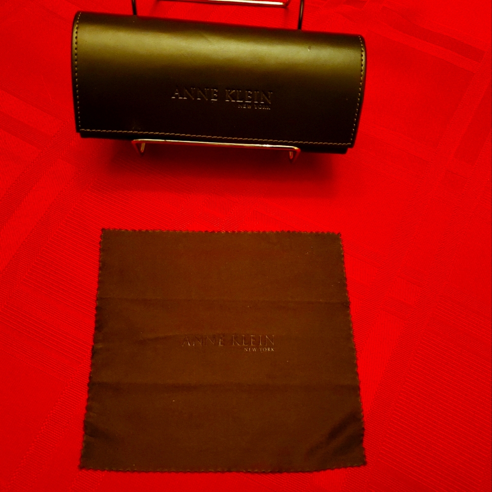 Anne Klein Glasses Case With Cleaning Cloth